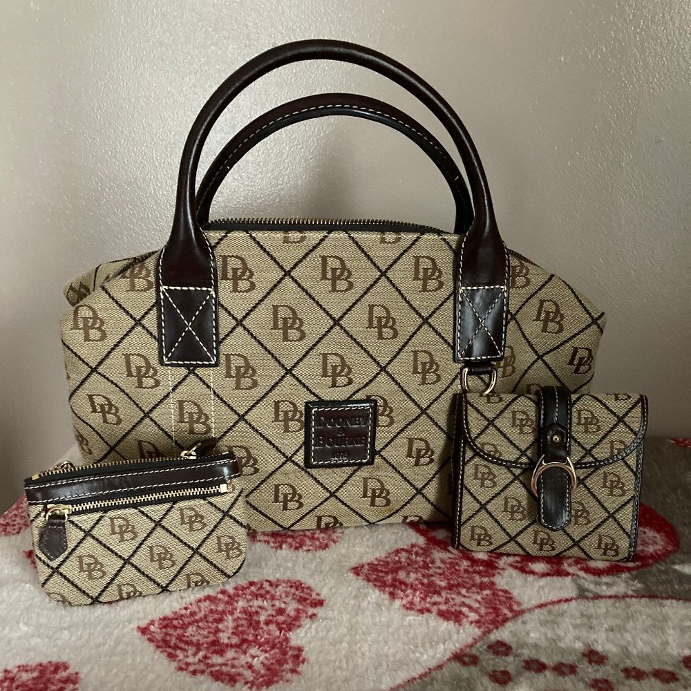 Dooney & Bourke barrel bag with matching wallet & coin purse